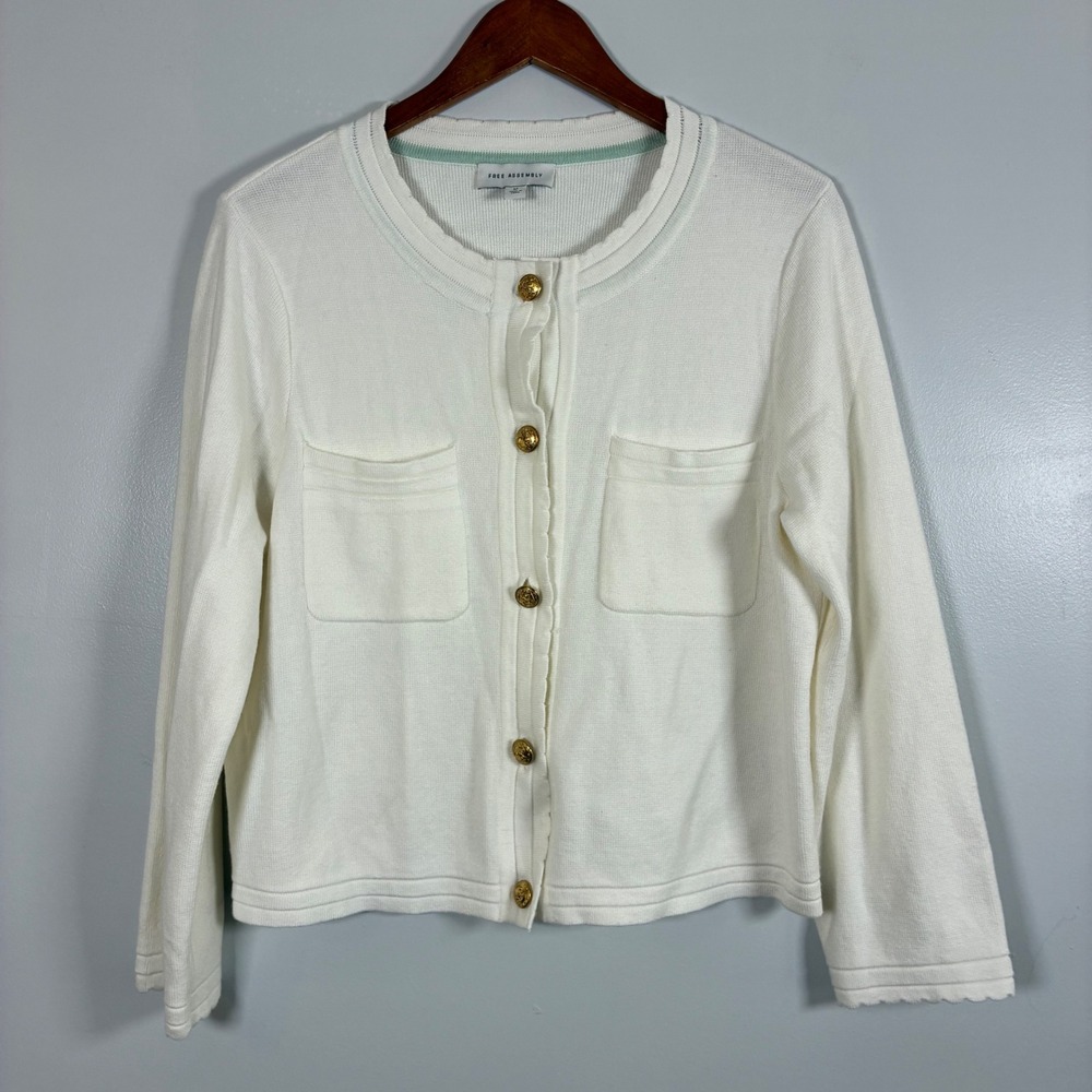 Free Assembly Cardigan M Gold Button Scalloped Old Money Preppy Parisian Coastal